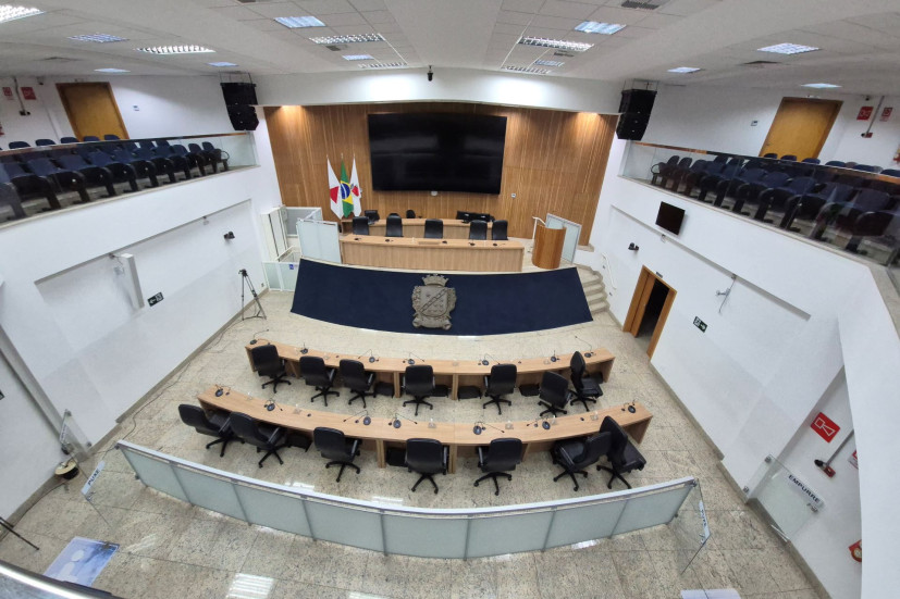 Câmara Municipal de Sete Lagoas homenageia servidores públicos efetivos em Sessão Solene