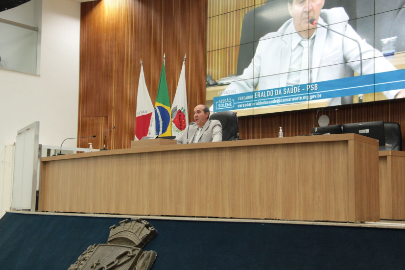 Sessão Solene na Câmara Municipal homenageia funcionários da Escola Municipal Tia Lourdinha 