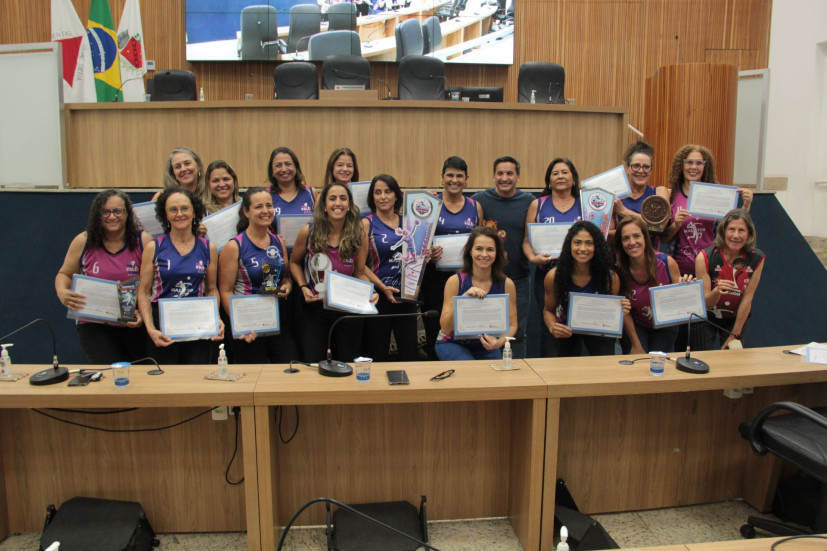 Câmara Municipal de Sete Lagoas homenageia atletas da Equipe de Vôlei Master 7