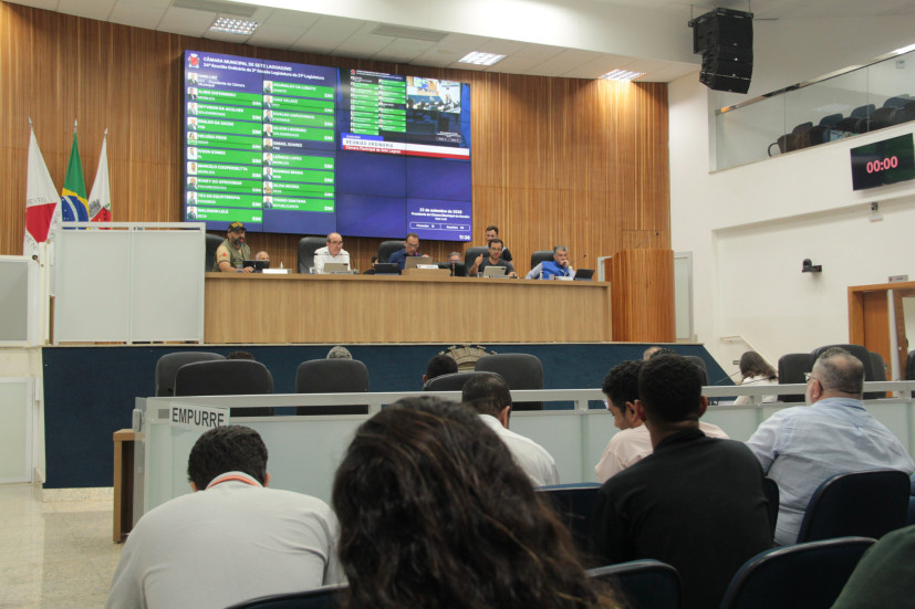 34ª Reunião Ordinária tem reajuste para estagiários, projetos aprovados e debate sobre Hospital Regional 