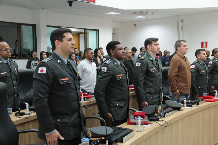 Câmara Municipal sedia solenidade de entrega da Medalha do Mérito Militar da 5ª Companhia dos Bombeiros