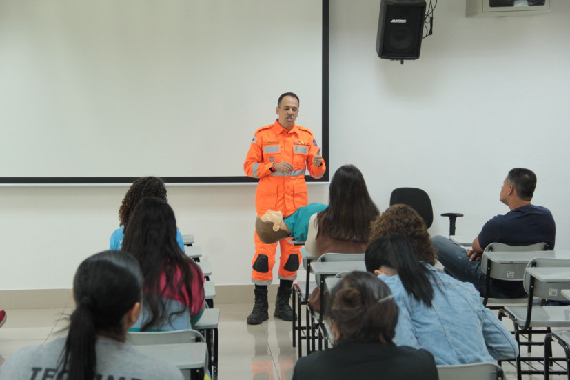Câmara promove palestra sobre primeiros socorros com Corpo de Bombeiros